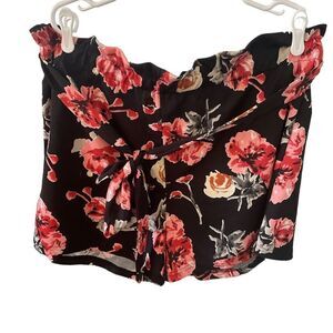 Gorgeous flowy shorts with attached tie belt… so pretty !!!